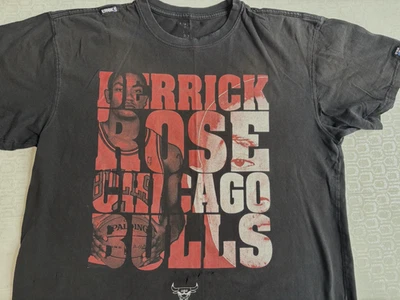Camiseta Derrick Rose Chicago Bulls UNK 2010 MVP desgastada preta macia - Imagem 1 de 4