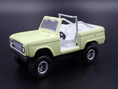 1967 67 FORD BRONCO 4X4 fuori Strada Giallo 1:64 Scala da Collezione Modellino - Immagine 1 di 4