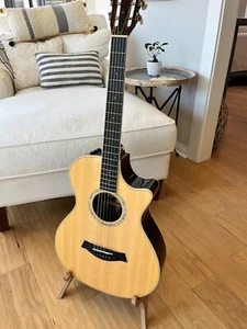 Taylor 12 Fret Acoustic Guitar - Picture 1 of 15