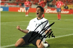 ALEMANIA, BAYERN MUNICH Y CHELSEA: FOTO DE ACCIÓN FIRMADA POR MICHAEL BALLACK 6x4 + certificado de autenticidad - Imagen 1 de 1