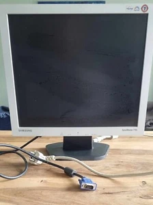 Écran Sync Master 710v 17 pouces (43cm).Inclinaison possible. Connections VGA. - Photo 1/3