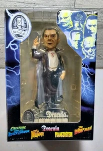 Universal Studios Classic Monsters DRACULA Film Base Bobblehead NUOVO - Foto 1 di 8