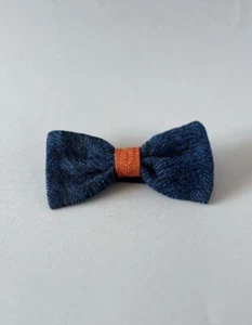 Papillon artigianale fatto a mano color blu in cotone con occhiello arancio 473 - Foto 1 di 2