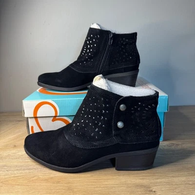 Botín Baretraps Gaige para mujer 8,5 W ancho negro gamuza cómodo recorte neutro Foto 1 de 4