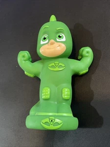 PJ Masks grüne Gekko Wasserspritzer Gummi Figur 4,75" groß einfach spielen - Bild 1 von 2