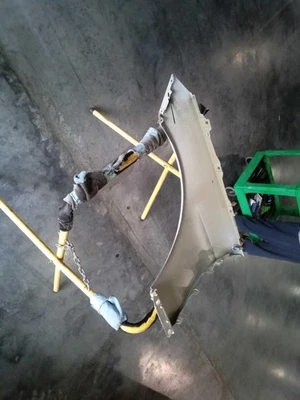 Mercedes-Benz Clase E 2016 guardabarros derecho plateado 1651 82 k millas usado pieza OEM Foto 1 de 3