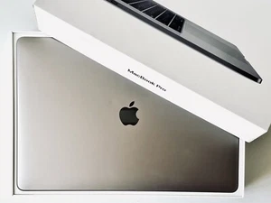 APPLE MacBook Pro, 15-inch, 2018, 2,6 GHz, 6-Core Intel Core 17, 16 GB 2400 MHz - Bild 1 von 24