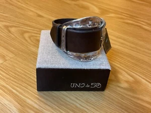 Bracciale Uno de 50 pelle marrone grande fibbia placcata argento nuovo con etichette "Escudate" - Foto 1 di 8