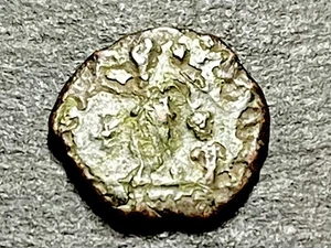 Ancient Rome-Æ4 Follis Theodosius I 383-394 AD (Victory w/ Staff Drags Captive) - Picture 1 of 8
