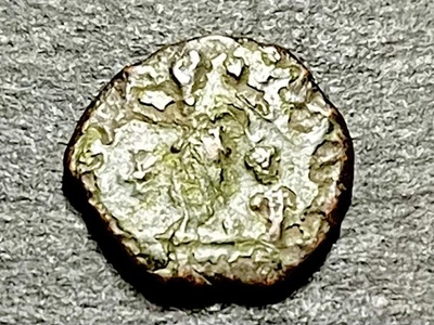 Ancient Rome-Æ4 Follis Theodosius I 383-394 AD (Victory w/ Staff Drags Captive) - Image 1 of 4