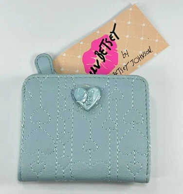 Cartera BETSEY JOHNSON Azul Claro Cuero Vegano Corazón Repujado Cierre a Presión Elegante Foto 1 de 4