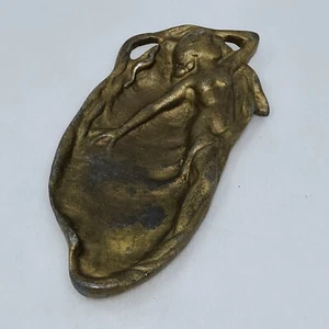 VINTAGE ART NOUVEAU NUDE WOMAN NYMPH SMALL GILDED METAL PIN TRAY - Picture 1 of 6