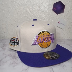 SOMBRERO MITCHELL & NESS HWC LA LAKERS NBA FINALES 2009 DOS TONOS PÚRPURA CREMA 7 3/8 - Imagen 1 de 3