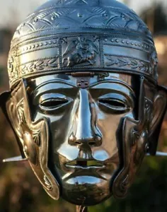 Casco de latón 18GA Caballero medieval Casco de caballería romana con cara de hombre - Imagen 1 de 7