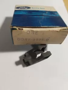 OEM D0RY-9825-B Throttle Rod Clip 1970-71 Capri - Picture 1 of 6