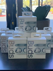 Samsung AKG Galaxy Buds True Wireless Earbuds White Latest Version - Picture 1 of 11