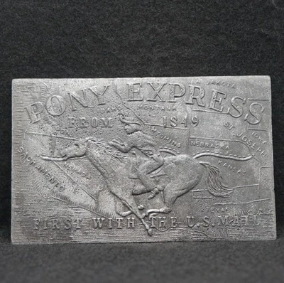 WD09139 VINTAGE AÑOS 70 *PONY EXPRESS* PRIMERO CON LA HEBILLA DE CINTURÓN DE PELTRE DE CORREO DE EE. UU. Foto 1 de 2