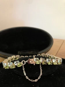 BEAUTIFUL VINTAGE 925 SILVER GREEN PEAR CUT PERIDOT & BLUE TOPAZ BRACELET. - Picture 1 of 5