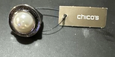 Nuevo Anillo Chico’s Grueso Tono Plateado Imitación Perla Talla 8 Foto 1 de 4