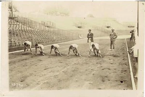 PHOTOGRAPHIE ORIGINALE OLYMPIQUES Un départ de course de vitesse / Sport - Picture 1 of 2