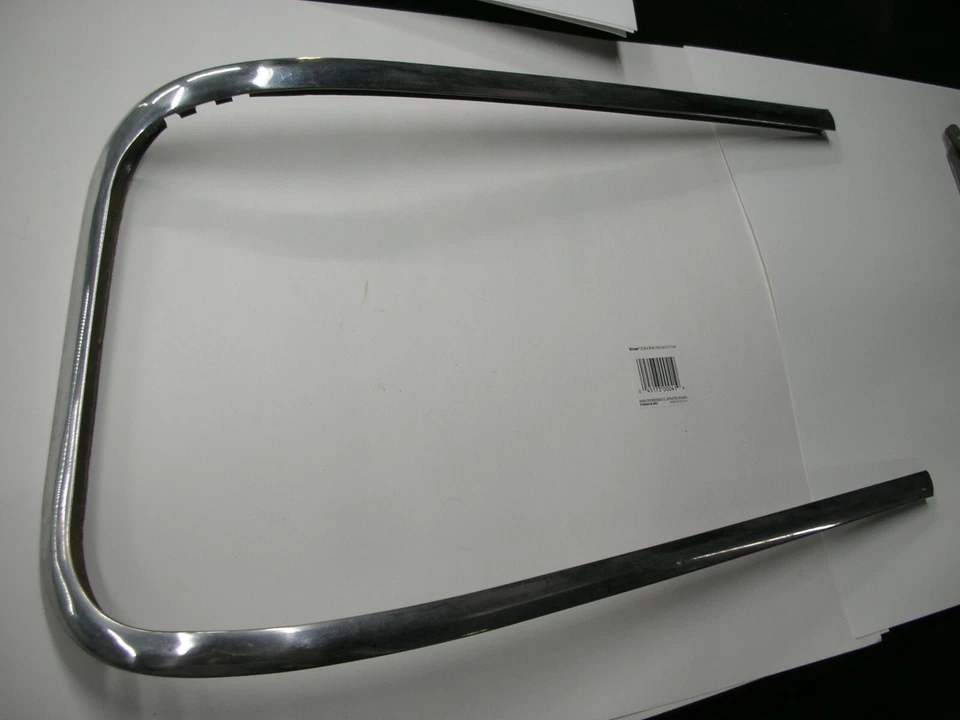 Ford Ranch Wagon 1957 puerta levadiza trasera moldura de acero inoxidable Foto 1 de 4