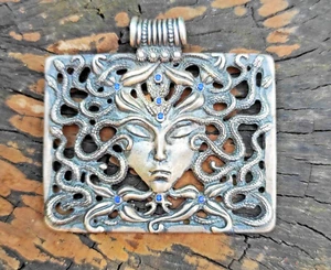 Ciondolo in argento Gorgone Medusa, collana capelli serpente, mitologia greca Gorgoneion - Foto 1 di 3