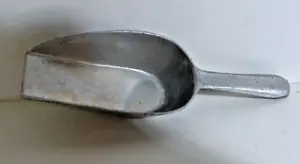 "Cuchara pequeña de aluminio medida seca hecha en Alemania 4,25"" de largo marcada 110" - Imagen 1 de 3