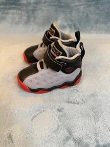 Jordan Jumpman Team ll Zapatos para niños pequeños 5C820275-016 Negro/Gris/Rojo Tenis - Imagen 1 de 8