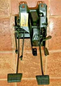 1985-87 Chevy GMC truck hydraulic 4 speed clutch pedal HYDROBOOST SM465 assembly - Picture 1 of 9