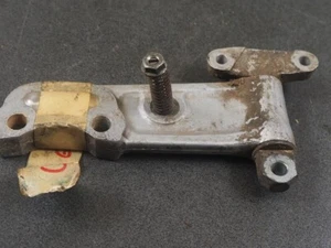 HONDA CB360G 77 45115-323-010 BRACKET CALIPER FR LH 12695 - Imagen 1 de 3