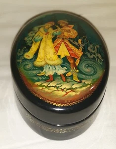 Petite boite Laquée Russe Danseurs Non Signée 7,5 cm x 5 cm x 3 cm N°728/7 - Foto 1 di 7