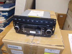 AUTORADIO RADIO NUOVA CD TELEFONO MP3 JEEP WRANGLER CHEROKEE MOPAR K05064954AE - Foto 1 di 1