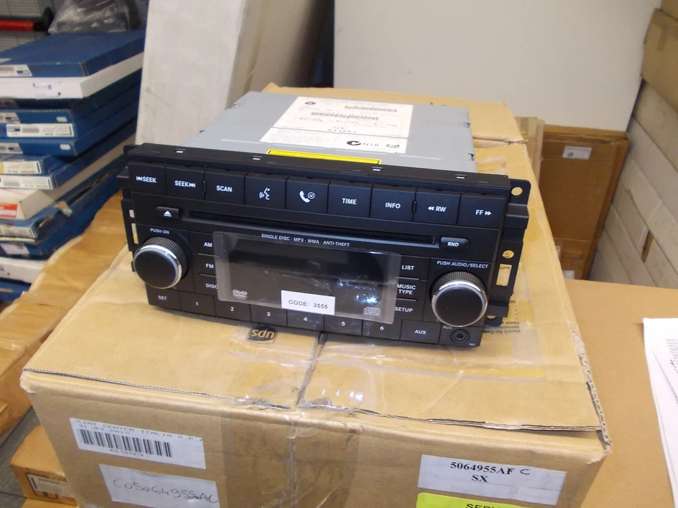 AUTORADIO RADIO NUOVA CD TELEFONO MP3 JEEP WRANGLER CHEROKEE MOPAR K05064954AE - Immagine 1 di 1