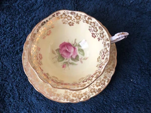 Paragon Bone China Teacup Saucer Cabbage Rose On Pale Yellow With Gold Chintz - Picture 1 of 6