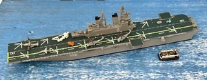1/1200 MM 251 USS MAKIN ISLAND, LHD 8, 2008, with 1 plane, 3 Heli's, 4 deck vehi - Picture 1 of 3