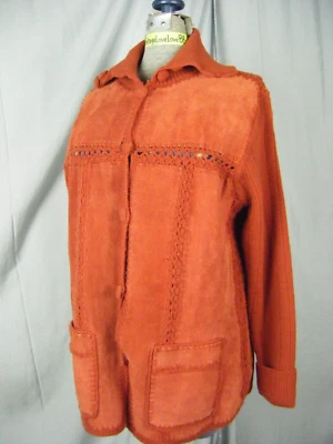 Suéter de malha acrílico remendado camurça marrom vintage anos 70 feito na Coreia - busto 41/S-M - Imagem 1 de 4