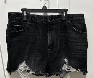 Kancan High-Waisted Black Denim Cut-Off Jeansshorts ausgefranster Saum Estillo 13/30 - Bild 1 von 7