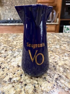 Vintage Seagram's VO Canadian Whiskey Krug Vase blau mit Gold, 9" top - Bild 1 von 2