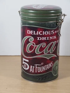 Retro Look Coca Cola 2012 Bote de almacenamiento de lata Clip Tapa de bloqueo Diseño retro Verde - Imagen 1 de 10