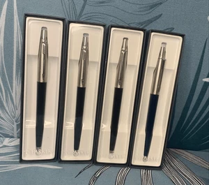 NEU IM KARTON 4 Parker Jotter Kugelschreiber Schwarz Blau Chrom GESCHENKSET POSTEN - Bild 1 von 3