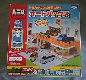 Takara Tomy Diorama AUTOBACS - Picture 1 of 2