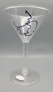 PIERCE BROSNAN signed JAMES BOND Martini Glas JSA AUTOGRAMM 007 Proof sehr cool - Bild 1 von 7