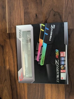 G. SKILL Trident Z RGB 16GB DDR4 4266 MHz PC4-17000 (F4-4266C19D-16GTZR) - Image 1 of 3