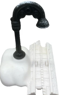 🚃Рождественская игрушка Geotrax Town Holiday Express Light Post Track Piece - Изображение 1 из 4