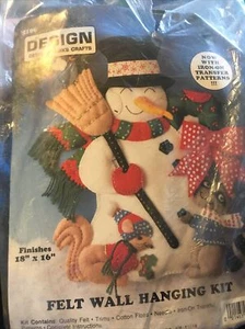 New Design Works Crafts Felt Wall Hanging Kit Snowman Woodland Friends#5109 Open - Picture 1 of 5