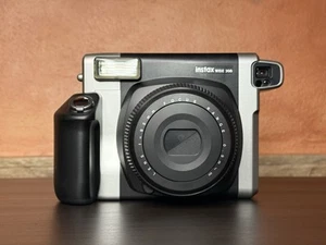 **LEGGI** Fujifilm Instax Wide 300 Fotocamera Istantanea Black - Nera #14 - Imagen 1 de 15