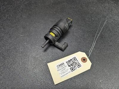 Front Windshield Washer Pump 2017 Cadillac Escalade ESV 23168044 2015 2016- 2020 - Image 1 of 4
