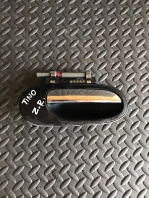 Manija exterior puerta trasera derecha nissan almera tino año 2002-2007 negro Foto 1 de 4