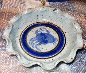 Primitive Ruffled 1986 Speckled Pottery Blue Lobster Pie Plate Dish Wall Hanging - Picture 1 of 6