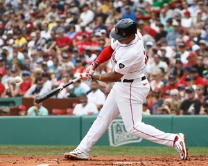 Foto de béisbol Rafael Devers Swinging Action Boston Red Sox 8x10 MLB - Imagen 1 de 1